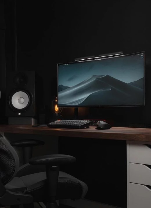3 Minimalist Desk Setups 195