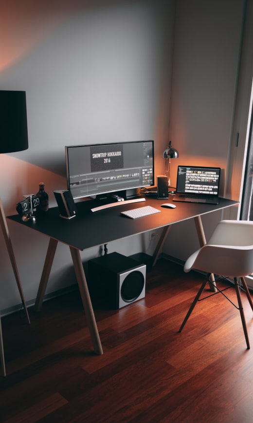 3 Minimalist Desk Setups 175